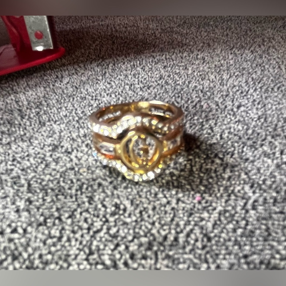 JBH* G by Guess Goldtone Ring wiFaux Diamonds - Picture 2 of 8
